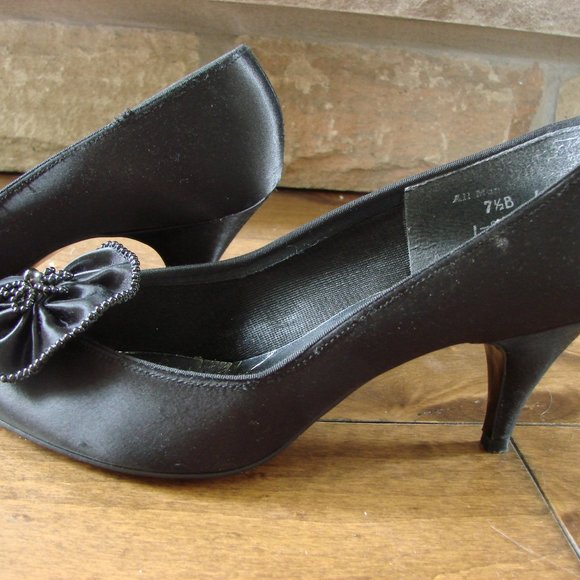 Vintage 80s Kitten Heel Shoes Black Satin Italy Black Tie Wedding Prom Size 7.5 - Picture 9 of 13